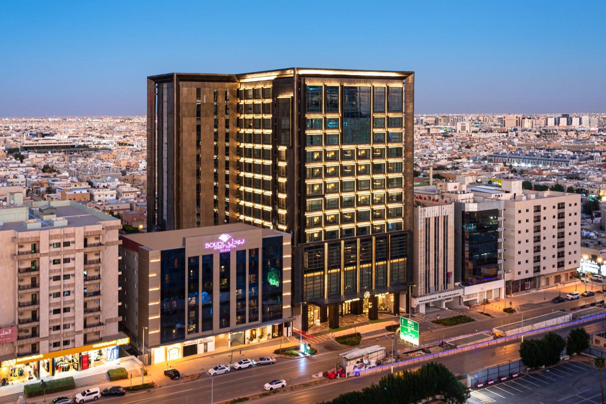 Narcissus The Royal Hotel Ar Riyad Esterno foto The hotel at night